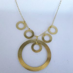 Colar Dourado com Elos e Corrente Fina