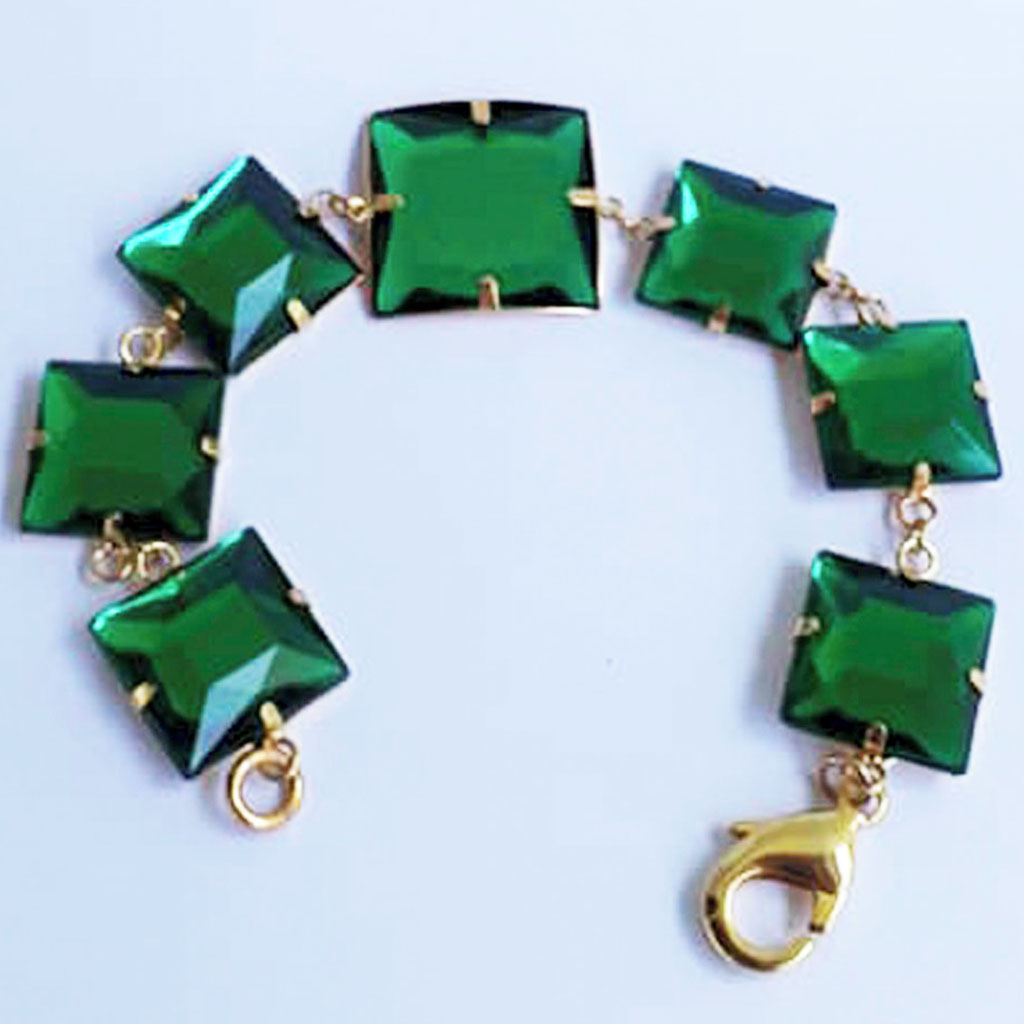 Pulseira Feminina Dourada com Chatons – Estilo e Sofisticação