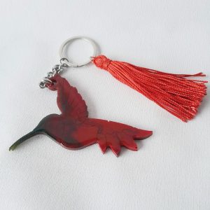 Chaveiro em resina epóxi beija flor corrente inox com franja tassel