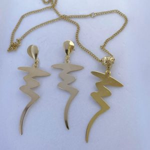 Conjunto gargantilha e brinco banhados - Elegância e Brilho
