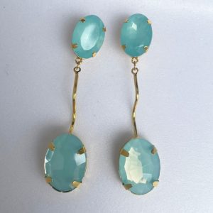 Brinco grande banhado com chatons de resina