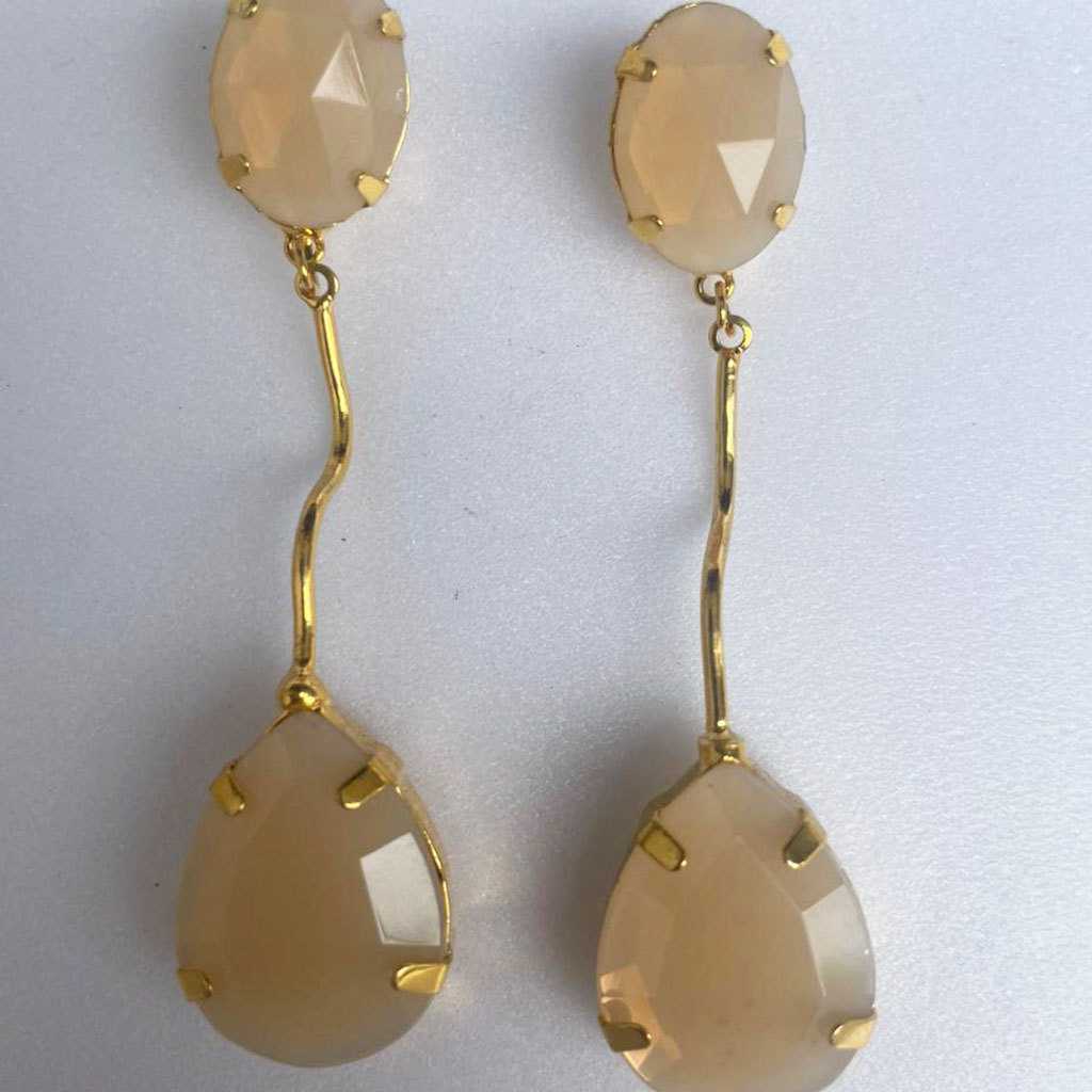 Brinco grande banhado com chatons de resina - Imagem 4