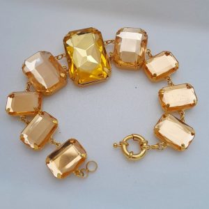 Pulseira Feminina Dourada com Chatons – Estilo e Sofisticação