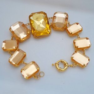Pulseira Feminina Dourada com Chatons – Estilo e Sofisticação