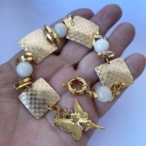 Pulseira Banhada com Pedras Naturais – Estilo e Sofisticação