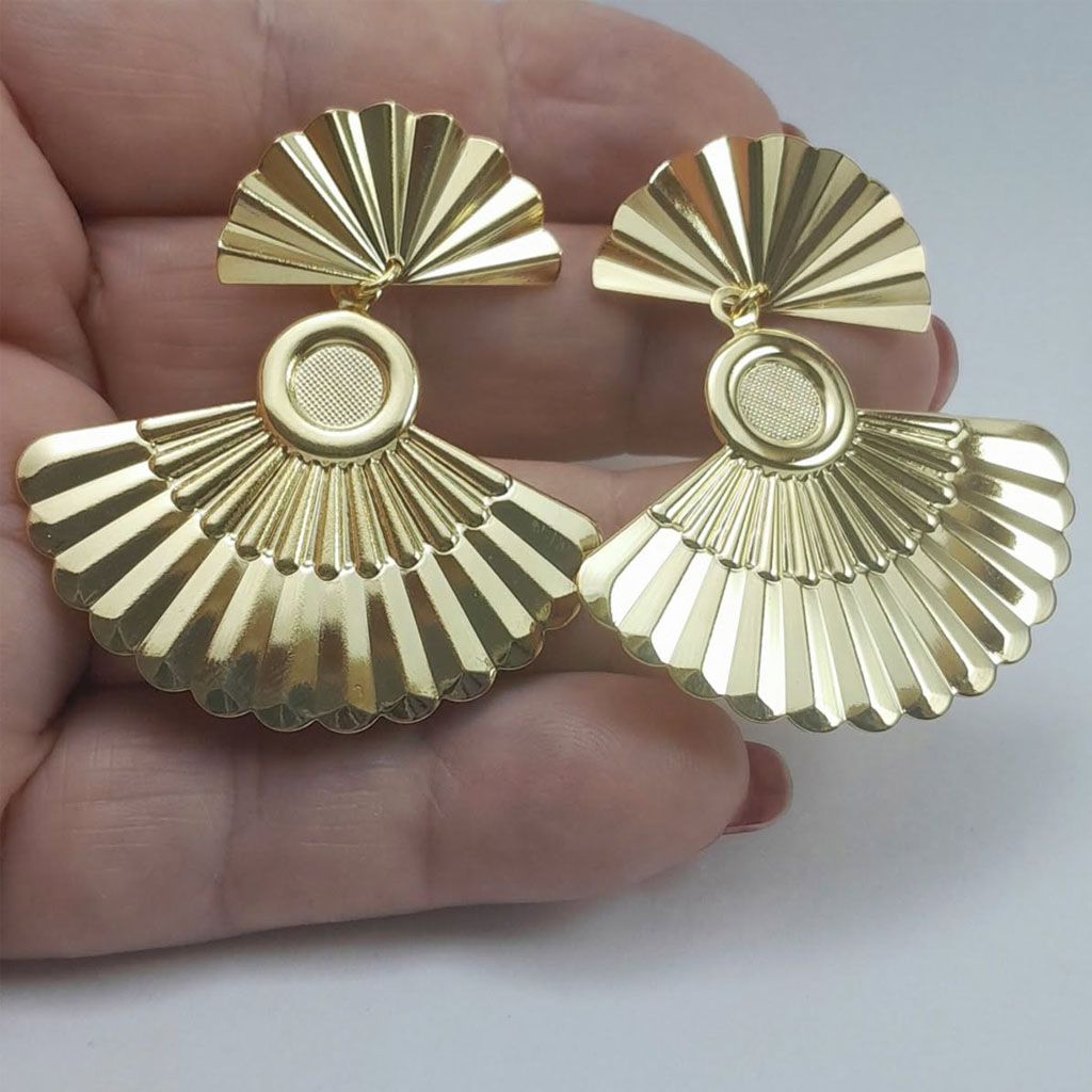 Maxi Brinco Banhado – Destaque Seu Visual com Elegância