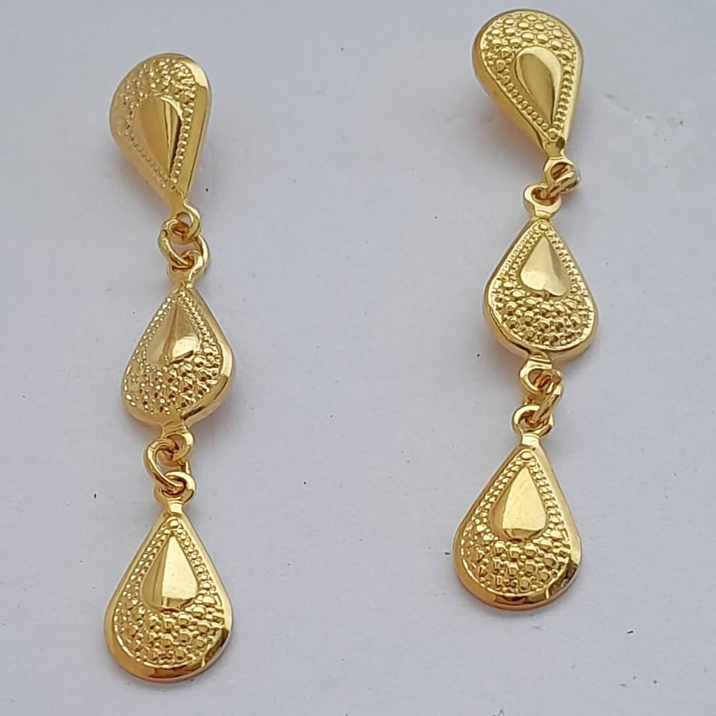 Maxi Brinco Banhado – Destaque Seu Visual com Elegância