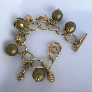 Pulseira Dourada Bolas de Resina e Pingente Banhado