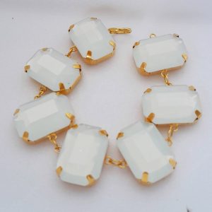 Pulseira Feminina Dourada com Chatons – Estilo e Sofisticação