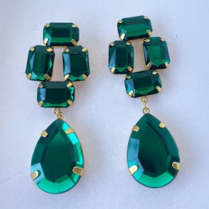 Brinco grande dourado com chatons de resina