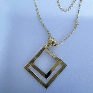 Colar corrente fina com pingente banhado