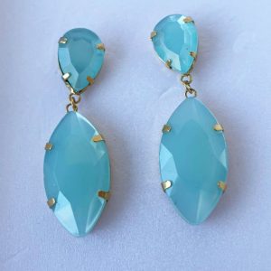 Brinco grande dourado com chatons de resina