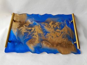 Bandeja em Resina Epóxi com Alças Douradas - Elegância