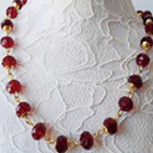 Colar Feminino Banhado com Cristais – Elegância e Estilo