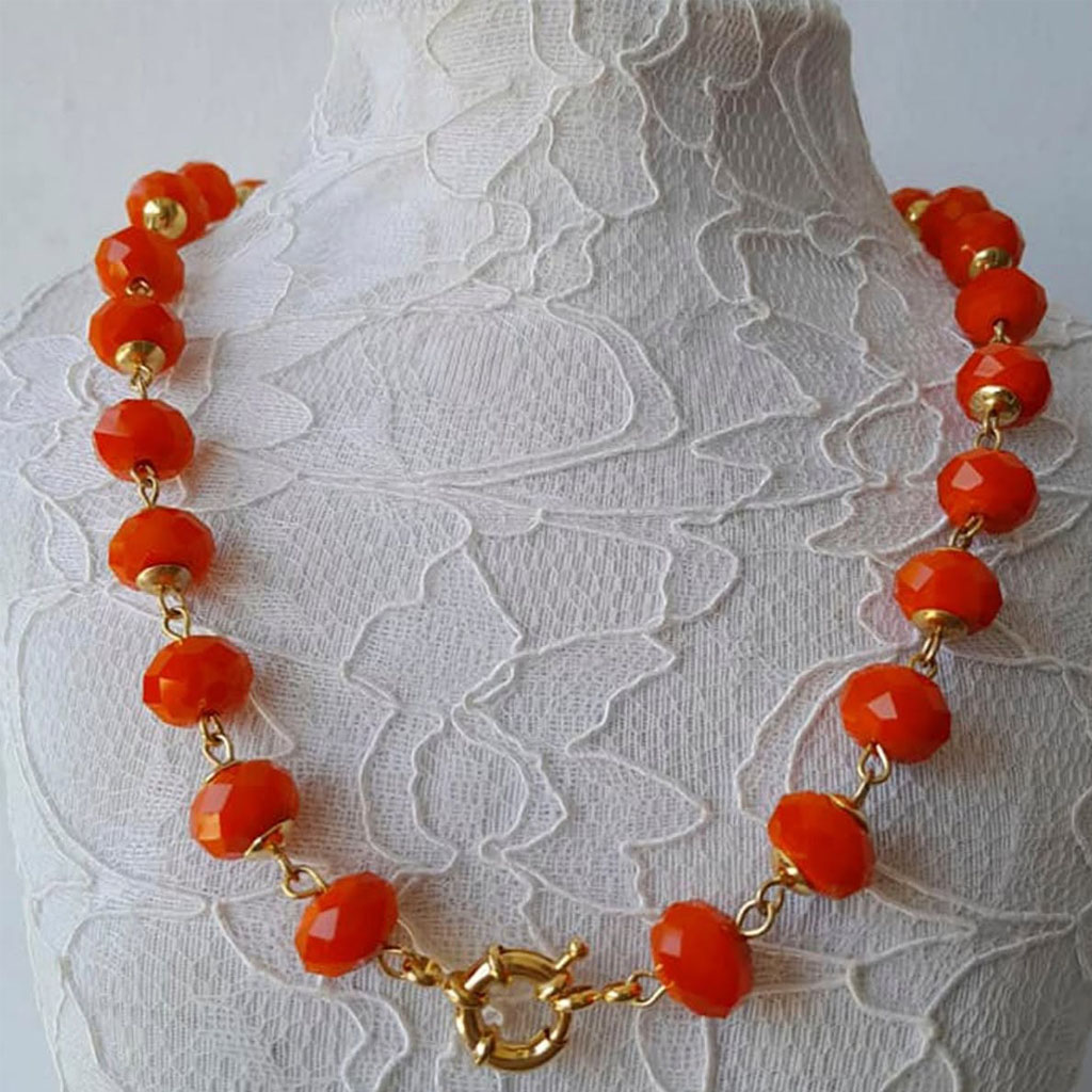 Colar Feminino Banhado Com Cristais – Elegância e Estilo