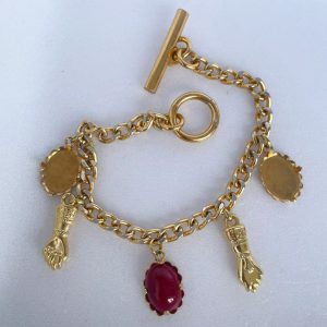 Pulseira Dourada com Pingentes Banhados – Estilo e Sofisticação