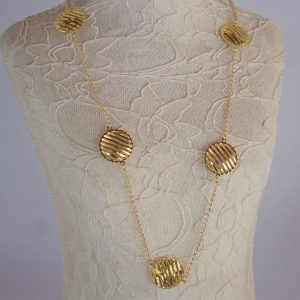 Colar Longo Dourado com Entremeios Diamantados Banhado