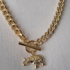 Colar Dourado Corrente Grossa com Pingente Elefante Banhado