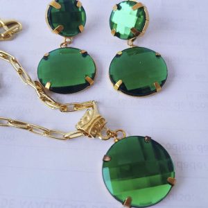 Conjunto colar e brinco banhado com chatons resina emeralda