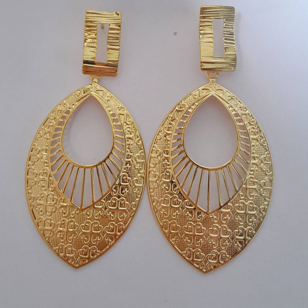 Maxi Brinco Dourado - Destaque seu Visual com Elegância